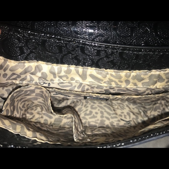 🔥Guess Crossbody Bag 🔥 - Picture 6 of 8